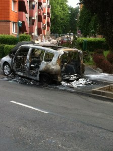 Voiture_Brulee_Jacques_Duclos